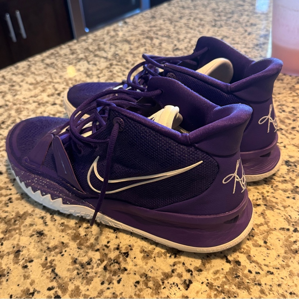 NIKE KYRIE 7